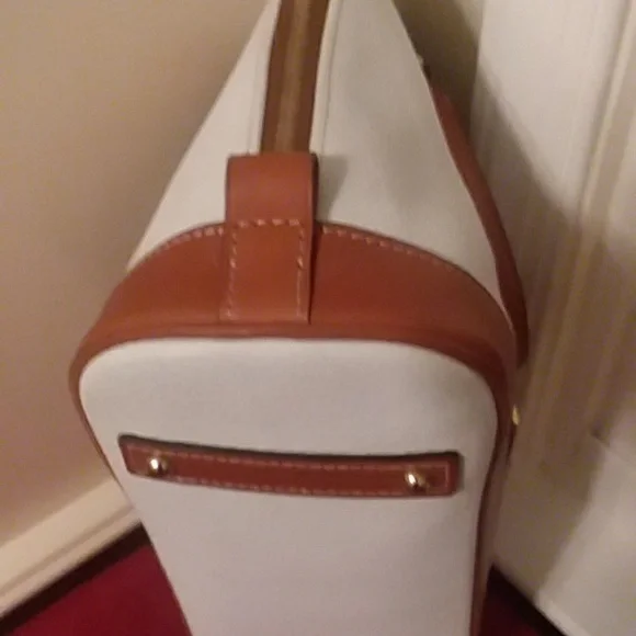 🎁 SOLD NEW Dooney & Burke White w SaddleTan Bag/Crossbody - Picture 5 of 12
